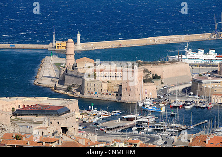 Fort Saint-Jean costruito nel 1660 da Luigi XIV all'ingresso del vecchio porto di Marsiglia, Francia Foto Stock
