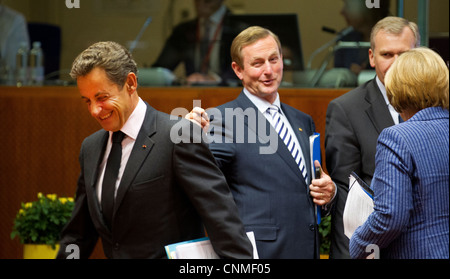 Nicolas Sarkozy e taoiseach primo ministro irlandese Enda Kenny trattato fiscale Foto Stock