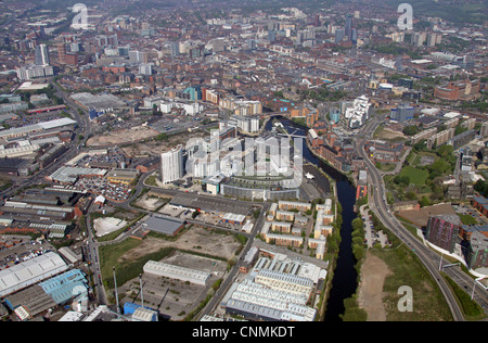 Vista aerea di Clarence Dock verso lo skyline di Leeds Foto Stock