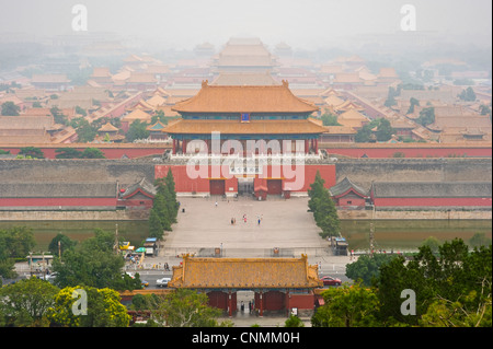 La Città Proibita di Pechino guardando verso sud preso dal punto di vista del Parco Jingshan. Foto Stock