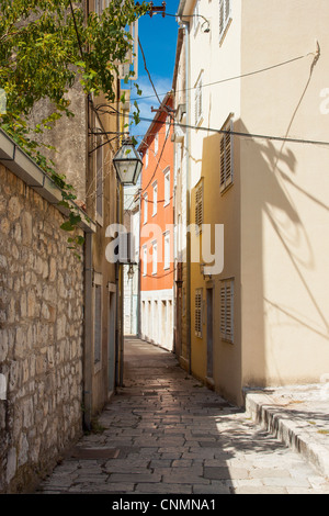 Strada stretta in Trpanj, Croazia Foto Stock