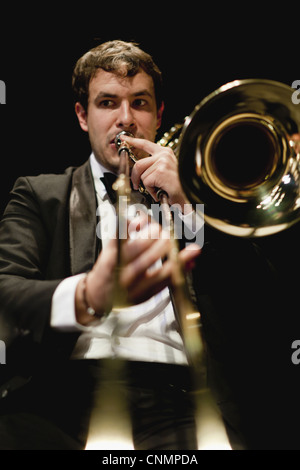 Trombone player in orchestra. Foto Stock