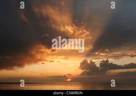 Sunset over Issyk Kul Lago, Kirghizistan. Foto Stock