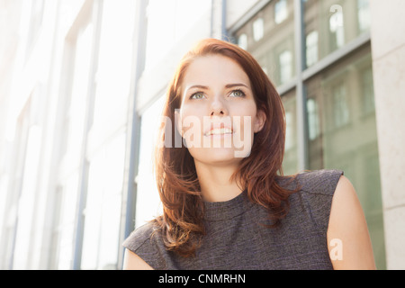 Close up imprenditrice il volto sorridente Foto Stock