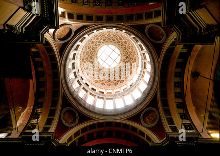 Interno di san Gaudenzio nella basilica di Novara, Piemonte, Italia Foto Stock