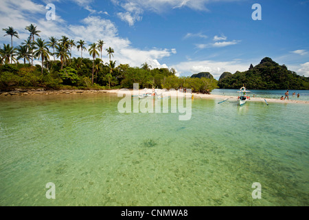 Outrigger imbarcazioni al Serpente Isola, Bacuit Bay, El Nido, PALAWAN FILIPPINE, Asia Foto Stock