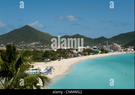 Una vista che si affaccia su una grande baia, Philipsburg, Sint Maarten, Indie occidentali Foto Stock