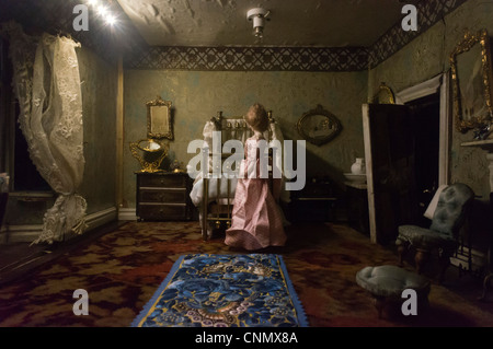 In stile vittoriano vecchio Doll's House interno Foto Stock