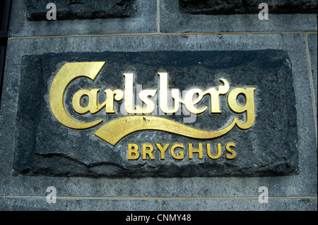 Segno su una facciata della sede principale di Carlsberg in Danimarca Copenhagen Foto Stock