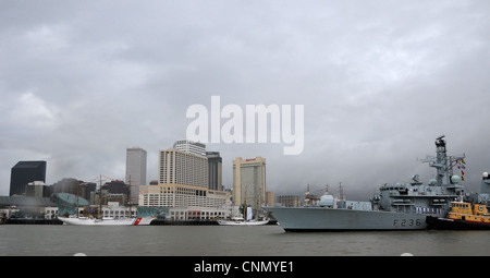 La fregata britannica della Royal Navy HMS Montrose (F236) arriva a New Orleans come parte della guerra del 1812 Bicentennial Commemoration. Gli eventi di New Orleans fanno parte di una serie di visite della città da parte della Marina, della Guardia Costiera, del corpo dei Marine e dell'operazione Sail a partire da aprile 2012 e concludersi nel 2015. New Orleans è la prima e l'ultima visita della città della serie. Foto Stock