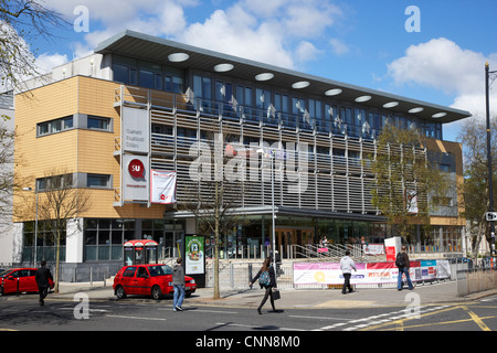 Queens student union building qubsu su strada University di Belfast Irlanda del Nord Regno Unito Foto Stock