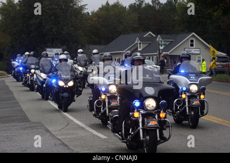 La polizia per il giro della Papamobile arriva prima al Presidente Obama in Bon aria, Virginia nel 2011 Foto Stock