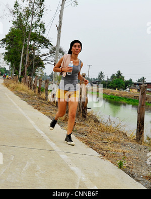 Hash House Harriers o guide di hash, membri della bangkok hashers su una corsa a Bangkok, in Thailandia Foto Stock