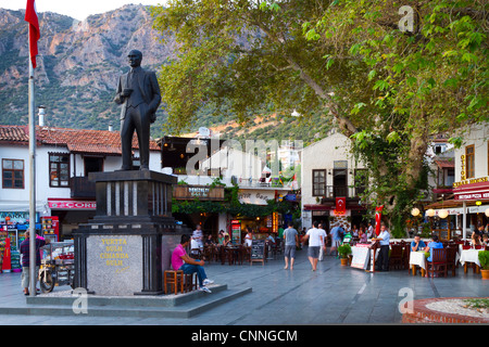 Street view. Kas. Provincia di Antalya, costa mediterranea. La Turchia. Foto Stock