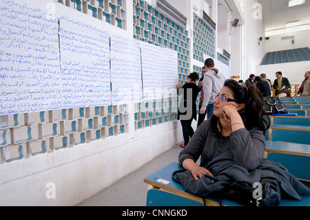 Più donne che uomini in Tunisia lo studio e il tasso di disoccupazione femminile tra gli accademici è maggiore tra gli uomini. Foto Stock