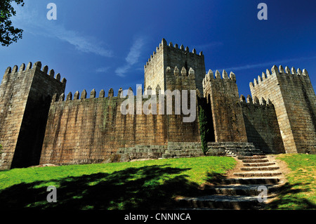 Portogallo: il castello medievale e la culla del Portogallo nella capitale europea della cultura 2012 Guimaraes Foto Stock