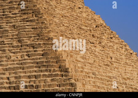 L'Egitto. La Grande Piramide di Giza chiamato piramide di Menkaure. Iv dinastia. Xxvi secolo A.C. Antico Regno. Foto Stock