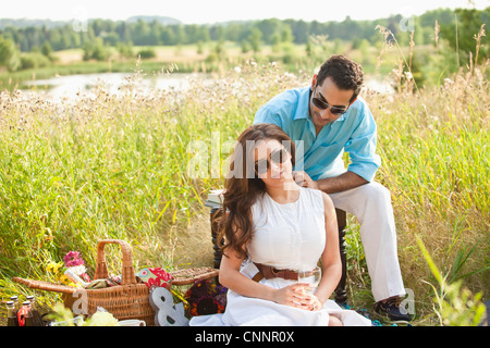 Giovane avente Picnic, Unionville, Ontario, Canada Foto Stock