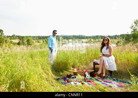 Giovane avente Picnic, Unionville, Ontario, Canada Foto Stock