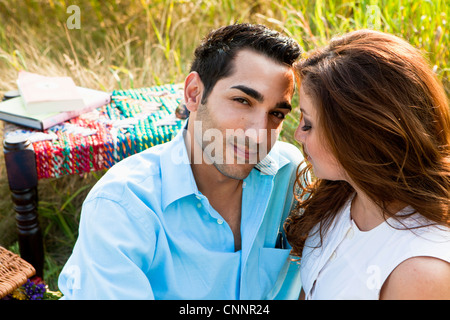 Giovane avente Picnic, Unionville, Ontario, Canada Foto Stock