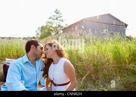 Giovane avente Picnic, Unionville, Ontario, Canada Foto Stock