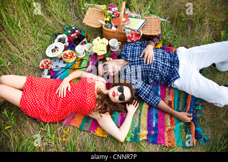 Giovane avente Picnic, Unionville, Ontario, Canada Foto Stock