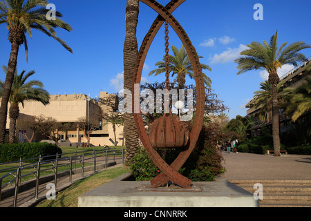 Untitled Sculpture by Gedalia Suchowolski (Sucho) 1971 presso l'Università di Tel Aviv nel quartiere di Ramat Aviv nel nord di Tel Aviv Israele Foto Stock