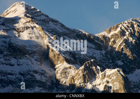 Picco innevato nei Pirenei, Valle di Pineta,, Bielsa Huesca, Aragona, Spagna Foto Stock