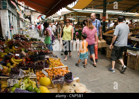 Rialto Mercato di frutta e verdura, Venezia. Foto Stock