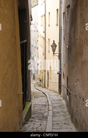 Strada stretta in Passau Three Rivers City, Passau, Germania. Foto Stock