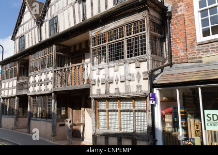 La struttura di legno del XVII secolo Raynalds Mansion edificio a Much Wenlock Shropshire Foto Stock