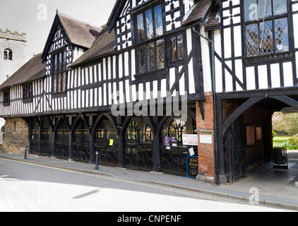 Il XVI secolo Guildhall in Much Wenlock Shropshire Foto Stock