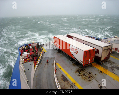 Ruvida di attraversamento del canale tra Dunkerque e Dover Foto Stock