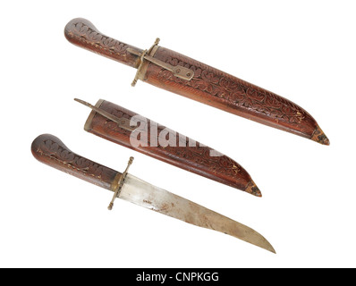 Vecchio pugnale indiano con inciso in legno elsa e guaina Foto Stock