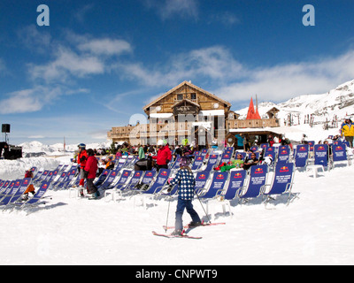 Lo Chalet de la Marine ristorante cafe, le tre valli vicino a Val Thorens, Les Portes du Soleil, Francia Europa Foto Stock