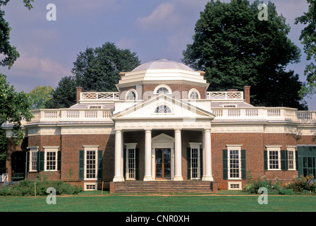 Monticello piantagione e la casa del Presidente Thomas Jefferson, che mostra le colonne e la cupola della facciata ovest Foto Stock