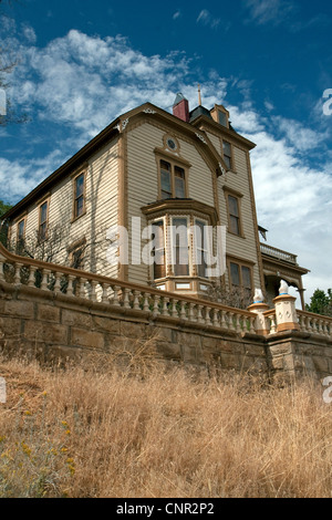 Il 1868 casa storica soprannominato 'il castello' siede su una collina che domina la città di Virginia, Nevada, STATI UNITI D'AMERICA Foto Stock