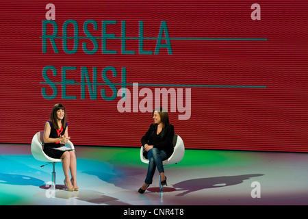 Trasmissione televisiva "Quelli che il calcio". RAI 2. Milano 2012. Victoria Cabello con Rosella Sensi Foto Stock