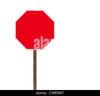 Alto vuoto isolato il segnale di arresto su un palo di legno. Foto Stock