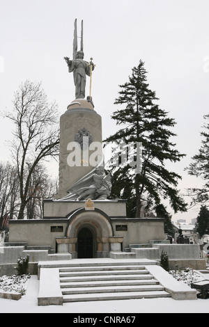Un monumento della russa Gloria dedicato per lo Zar Nicola II di Russia e i soldati russi in Novo Groblje cimitero (Nuovo Cimitero) a Belgrado in Serbia Foto Stock