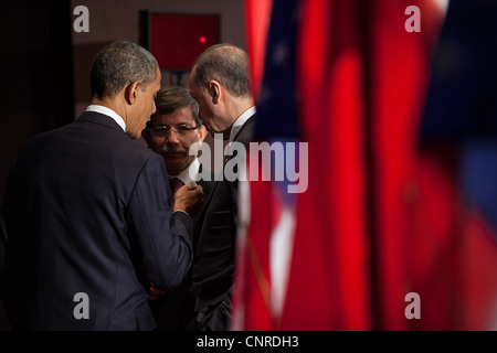 Il presidente Barack Obama ha colloqui con il Primo ministro Recep Tayyip Erdogan della Turchia, a destra seguendo il loro incontro bilaterale al Grand Hyatt Hotel 25 Marzo 2012 a Seul, Repubblica di Corea. Foto Stock