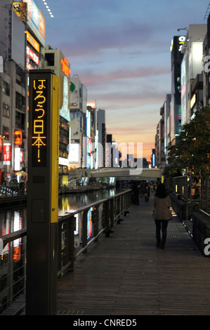 Info traffico di sistema per imbarcazioni al fiume Dotombori, Osaka, Giappone Foto Stock