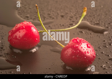 Due ciliegie umido Foto Stock