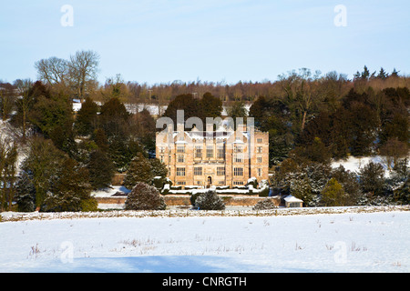 Fountains Hall vicino a Ripon, North Yorkshire. Foto scattata dalla strada pubblica. Foto Stock