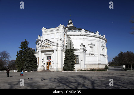 Bianco edificio ANORAMA SEBASTOPOLI CRIMEA UCRAINA 02 Aprile 2012 Foto Stock