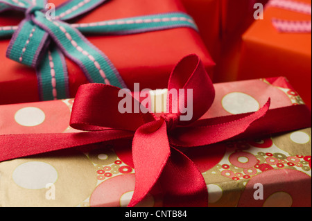 Festively avvolto doni Foto Stock