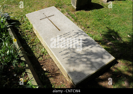 Tomba di CS Lewis e suo fratello WH Lewis alla Chiesa della Santa Trinità, Headington Quarry, Oxford Foto Stock