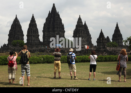 Tempio di Prambanan vicino a Yogyakarta, Giava centrale, Indonesia. Foto Stock