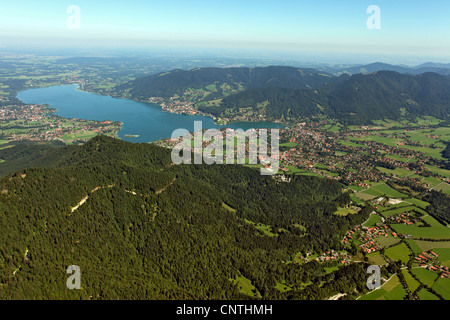 Il lago Tegern (Tegernsee) da sudovest, Rottach-Egern, Gindelam sul lato sinistro, in Germania, in Baviera, Rottach-Egern Foto Stock