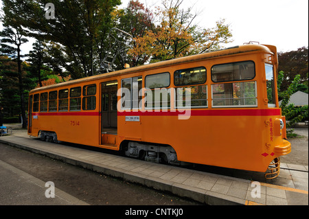 Il treno cittadino modello 7500, Edo-Tokyo Museo Architettonico all'aperto, città di Koganei, Tokyo, Giappone Foto Stock